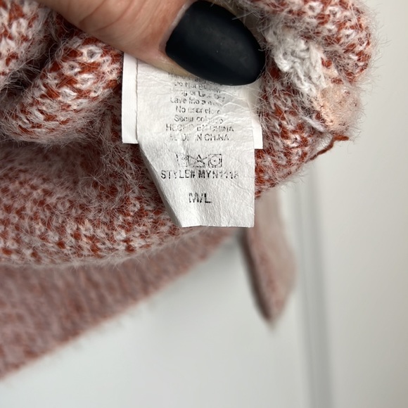 Aztec Sweater - Picture 4 of 5